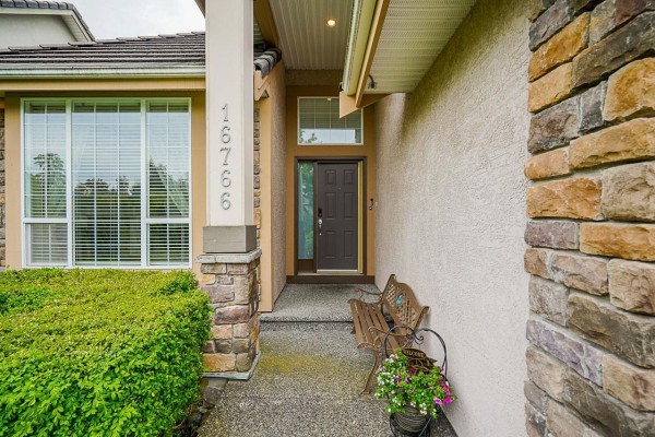16766 108a Avenue, Surrey, BC V4N5H6 Photo 2