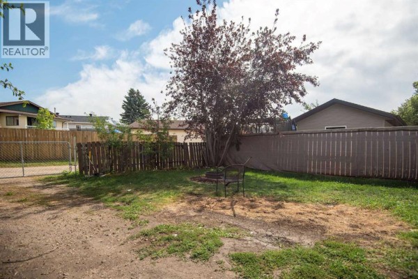 Kitchen - 168 Eastman Crescent, Red Deer, AB T4R1X7 Photo 5