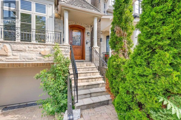 Kitchen - 168 Roe Avenue, Toronto, ON M5M2J2 Photo 2