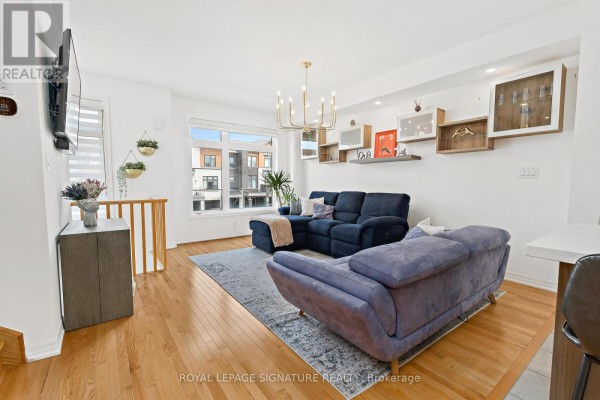 Living room - 168 Tango Crescent, Newmarket, ON L3X0K5 Photo 5