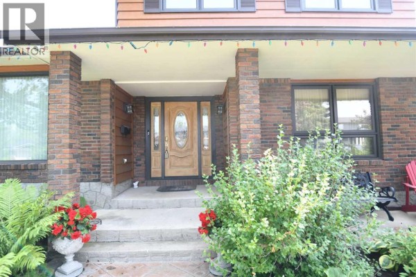 Living room - 168 Templewood Drive Ne, Calgary, AB T1Y4G8 Photo 3