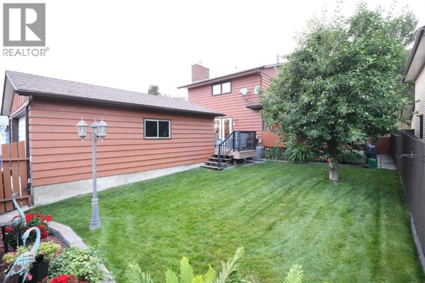 Living room - 168 Templewood Drive Ne, Calgary, AB T1Y4G8 Photo 5