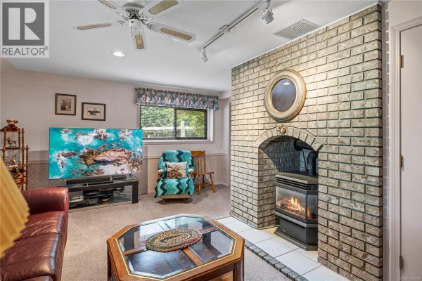 Laundry room - 1680 Gerald St, Nanoose Bay, BC V9P9C7 Photo 2