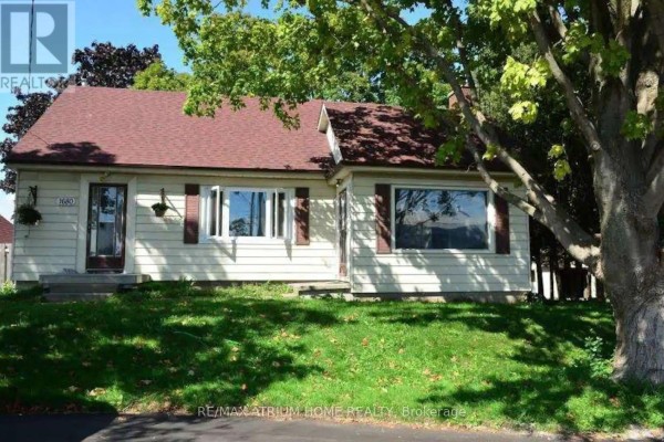 Family room - 1680 Victoria Street West Street, Whitby, ON L1P2B4 Photo 3