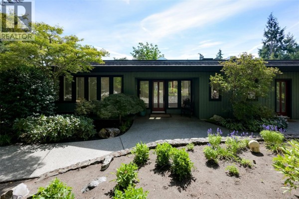Storage - 1682 Charlton Rd, Saanich, BC V9E2C9 Photo 3