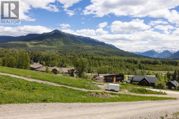 1683 Mcleod Avenue, Fernie, BC, photo 2