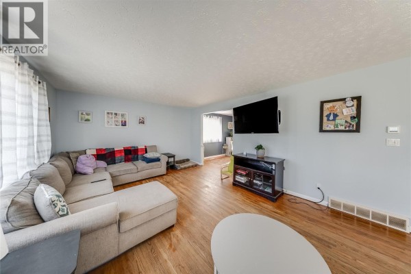 Bedroom - 1684 Ridgewood Drive, Castlegar, BC V1N2L7 Photo 4
