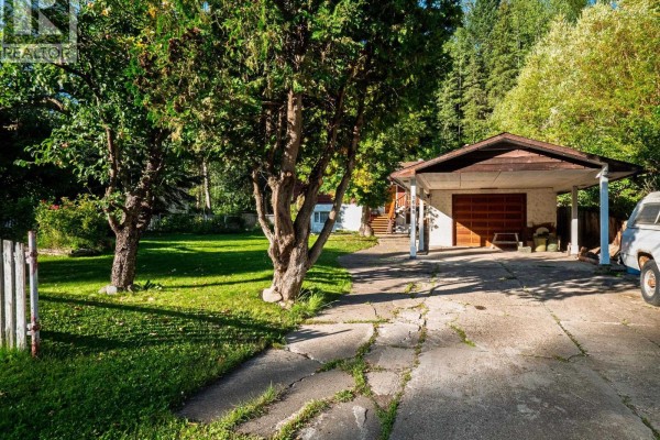 Kitchen - 1688 Aintree Drive, Prince George, BC V2K1H5 Photo 2
