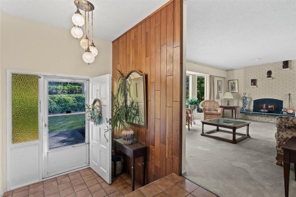 16881 31 Avenue, Surrey, BC V3S0A6 Photo 4