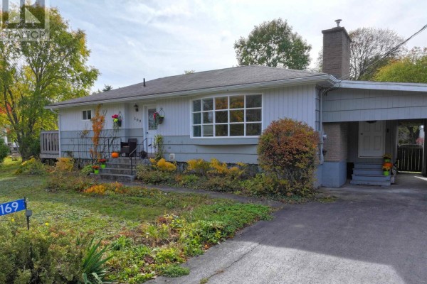 Living room - 169 Churchill Street, Bridgewater, NS B4V1S4 Photo 2