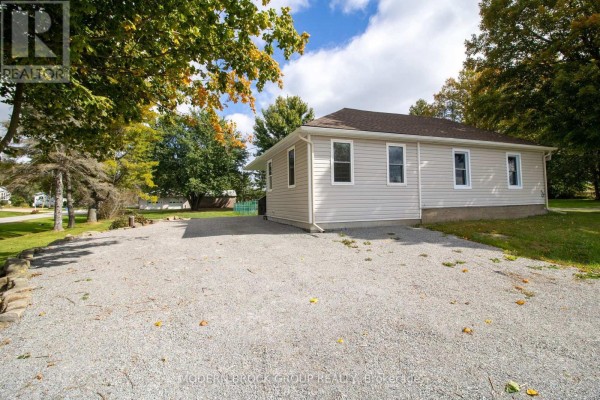 Living room - 169 County Rd 29 Road, Elizabethtown Kitley, ON K0E1H0 Photo 3