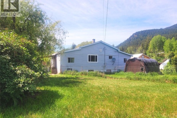 Living room - 169 Wood Road, Vavenby, BC V0E3A0 Photo 2