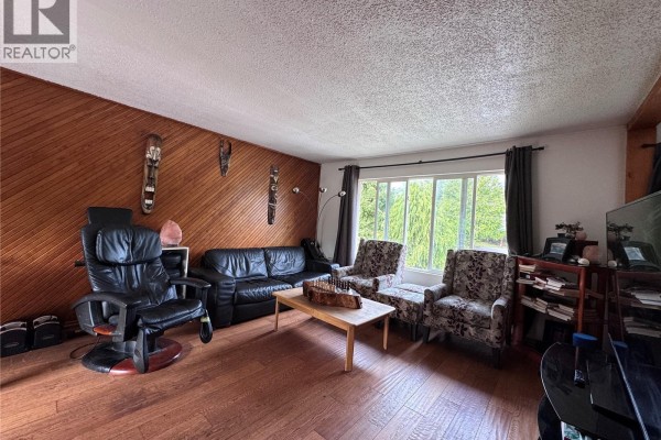 Kitchen - 1690 Holly Cres, Ucluelet, BC V0R3A0 Photo 3