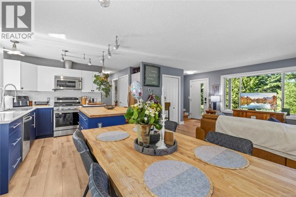Living room - 1691 Meadowood Way, Qualicum Beach, BC V9K2S3 Photo 5