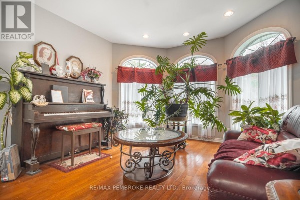 Family room - 1692 Black Bay Road, Petawawa, ON K8H2W8 Photo 3