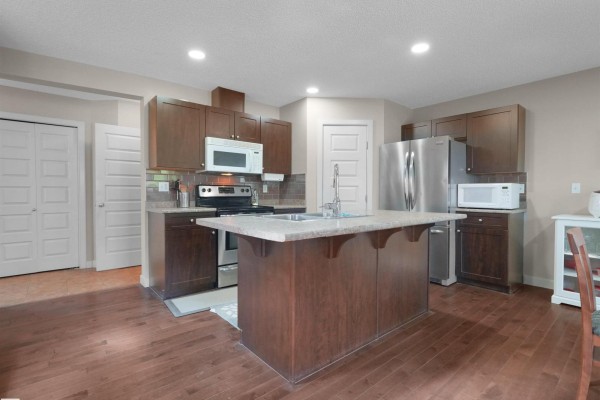 Den - 1692 Cunningham Wy Sw, Edmonton, AB T6W0W5 Photo 4