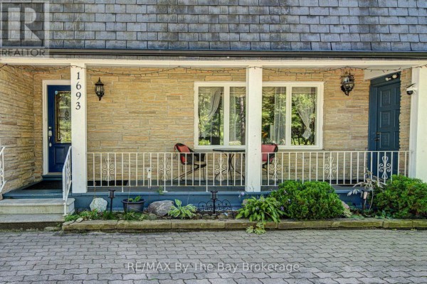Living room - 1693 River Road W, Wasaga Beach, ON L9Z2S2 Photo 2