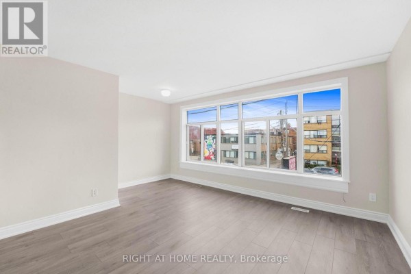 1698a Eglinton Avenue W, Toronto, ON, photo 3