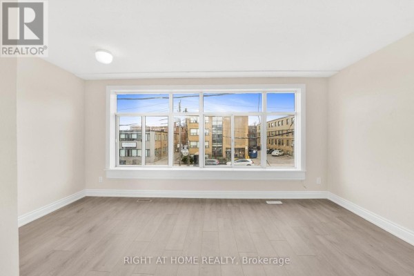 1698a Eglinton Avenue W, Toronto, ON M6E2H5 Photo 4