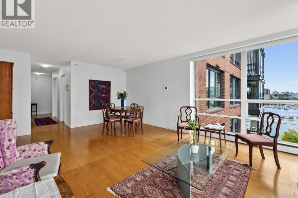 16d 139 Drake Street, Vancouver, BC V6Z2T8 Photo 3