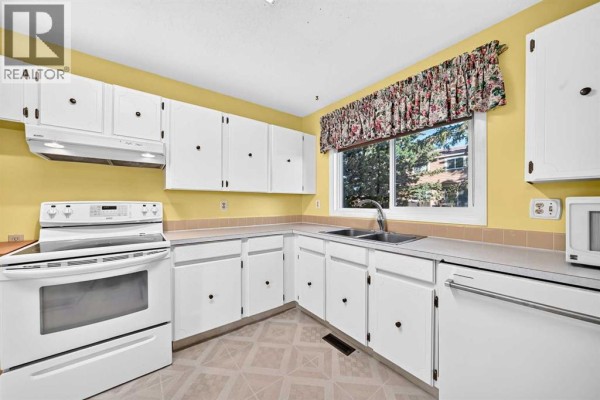 2pc Bathroom - 17, 4940 39 Avenue Sw, Calgary, AB T3E6M7 Photo 4