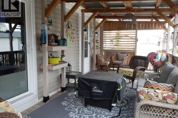 Living room - 17, 5210 65 Avenue, Olds, AB T4H1W7 Photo 2