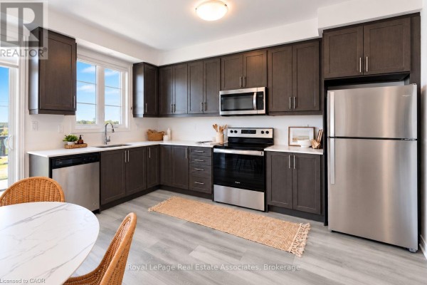 17 - 120 Court Drive, Brant, ON N3L0N2 Photo 4