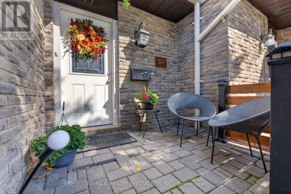 17 - 5610 Montevideo Road, Mississauga, ON L5N2N9 Photo 3