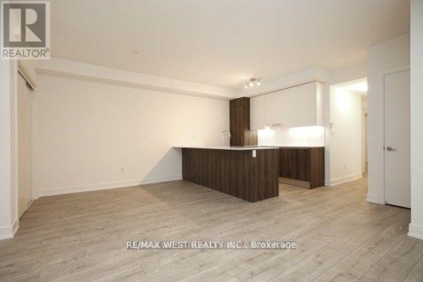 17 - 66 Long Branch Avenue, Toronto, ON M8W3J4 Photo 4
