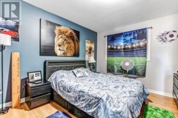 Child's bedroom with lion art & soccer curtain - 17 - 711 Osgoode Drive London South