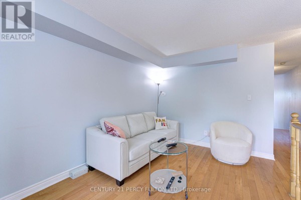 Primary Bedroom - 17 - 800 Dundas Street W, Mississauga, ON L5C4S8 Photo 4