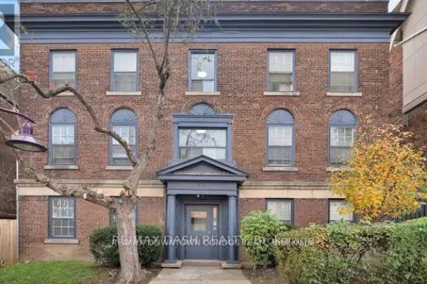 17 - 917 St Clair Avenue W, Toronto