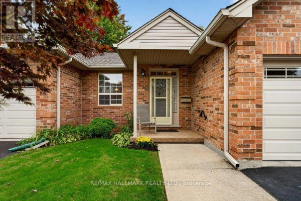 Close-up of the townhouse entrance with a covered porch and brick facade. - 17 - 99 Linwell Road, St  Catharines