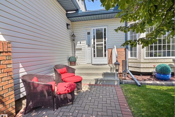 Family room - #17 10 Blackburn Dr Sw, Edmonton, AB T6W1C2 Photo 4