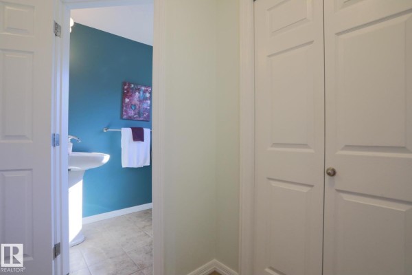 Kitchen - #17 1730 Leger Gate Ga Nw, Edmonton, AB T6R0R3 Photo 3