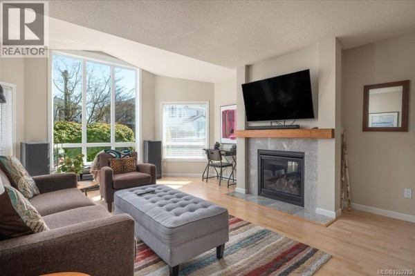 Living room - 17 6245 Blueback Rd, Nanaimo, BC V9V1N7 Photo 4