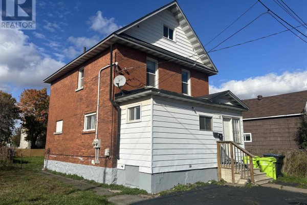 17 Abbott St, Sault Ste  Marie, ON P6A2V8 Photo 2