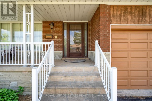 17 Altair Avenue, Toronto, ON, photo 2