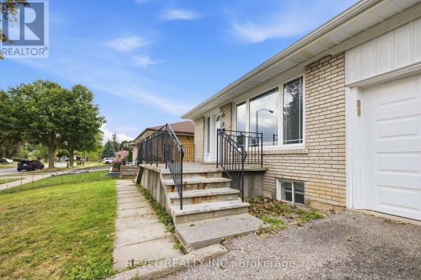 17 Amberjack Boulevard, Toronto, ON, photo 3