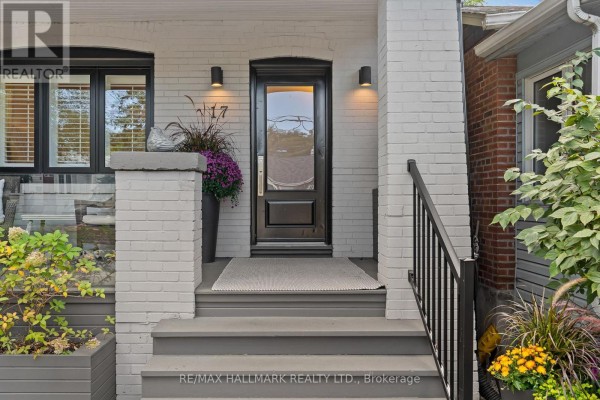 Bathroom - 17 Beachdale Avenue, Toronto, ON M1N1V7 Photo 2