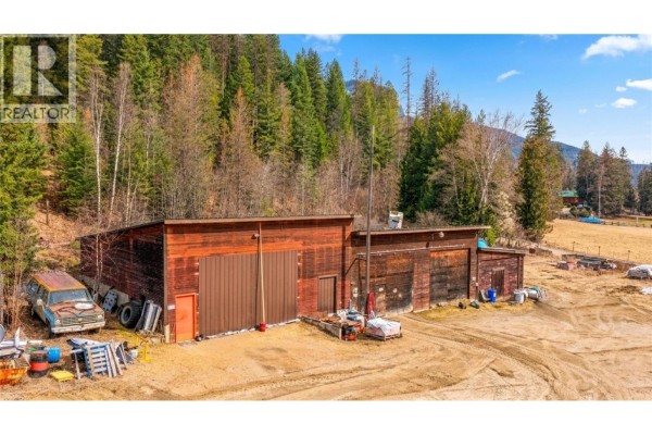 17 Bear Valley Road, Lumby, BC V0E2G1 Photo 4