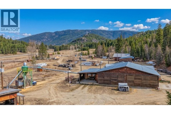 17 Bear Valley Road, Lumby, BC V0E2G1 Photo 5
