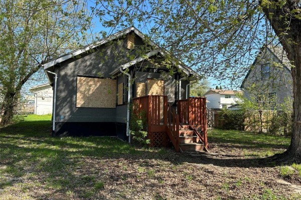 17 Cedar Street, Pine Falls, MB R0E1M0 Photo 4