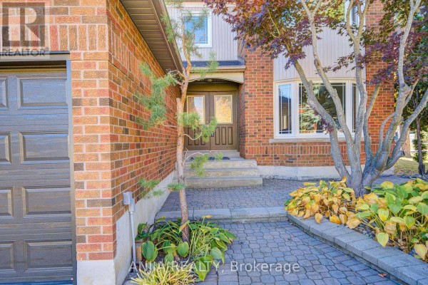 Kitchen - 17 Charrington Crescent, Markham, ON L3R0R3 Photo 4