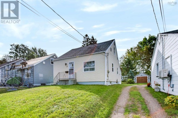 Eat in kitchen - 17 East Pleasant Street, Amherst, NS B4H1M6 Photo 2