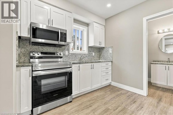 Primary Bedroom - 17 Eby Street S Unit# Upper, Kitchener, ON N2G3K6 Photo 5