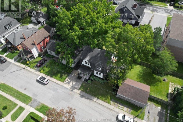17 Elizabeth Street E, Welland, ON, photo 2