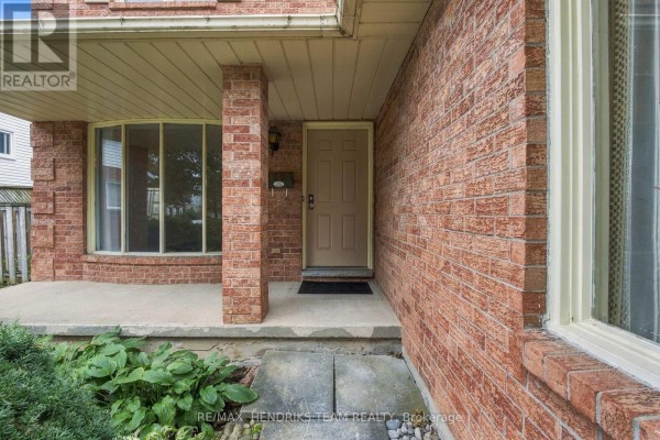 Eating area - 17 Farmington Drive, St  Catharines, ON L2S3E8 Photo 4