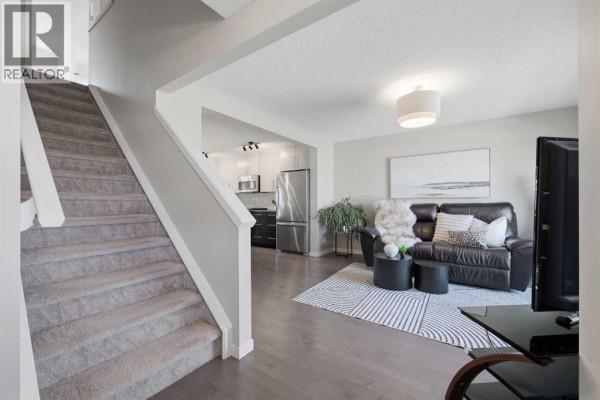 Kitchen - 17 Fireside Cove, Cochrane, AB T4C0X3 Photo 3