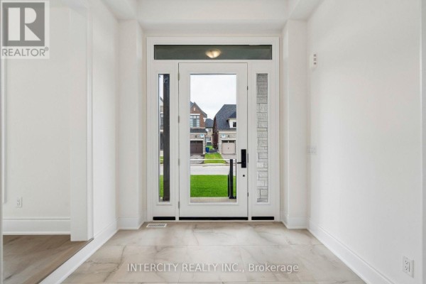 17 Garriock Hall Avenue, King, ON, photo 3
